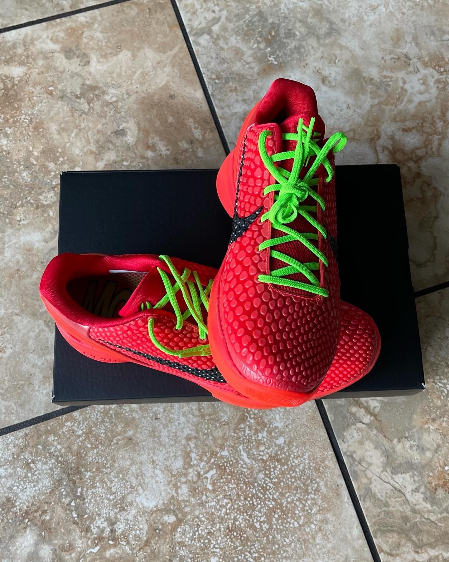 NIKE KOBE 6 PROTRO REVERSE GRINCH Size 10.5 DS FROM NIKE SNKRS APP