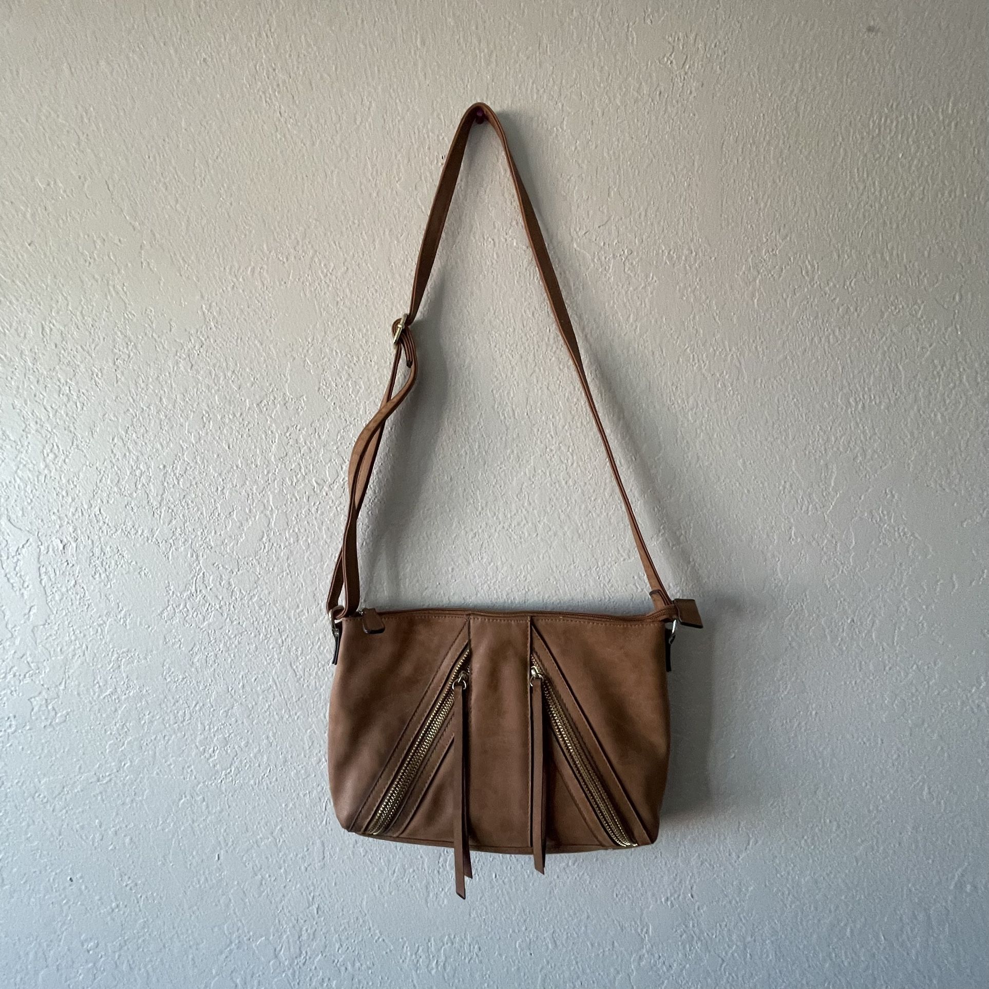 a.n.a, Womens Brown Adjustable Strap Zipper Pockets Crossbody Purse, Size 11x7x2