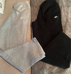 2 pairs of Nike men’s sweatpants- size small