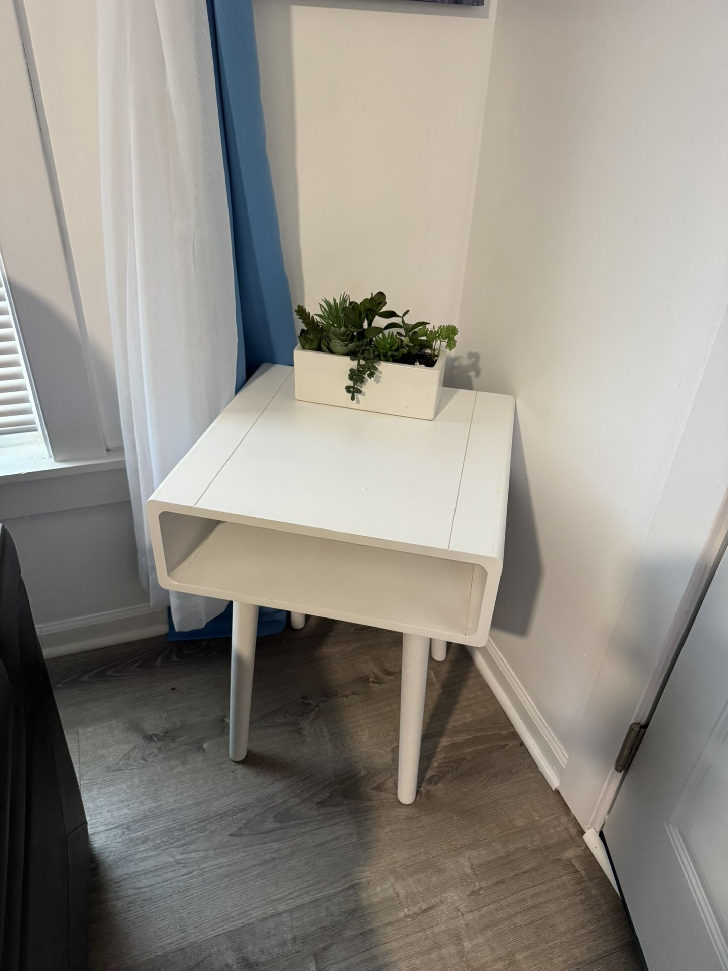 Trendy Living Room Tables 