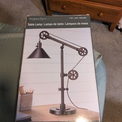 Desk  lamp w Bulb