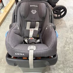 : UPPAbaby MESA Infant Car Seat + Base - Great Condition!