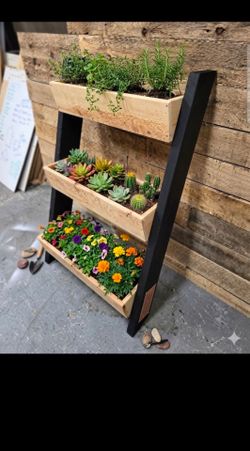 3-Tier Cedar Leaning Planter