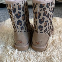 New UGG Size8