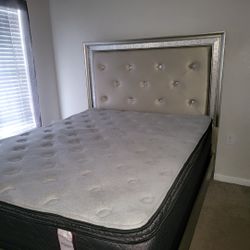Queen Bed 