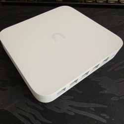Ubiquiti Cloud Gateway Ultra (UCG-Ultra)