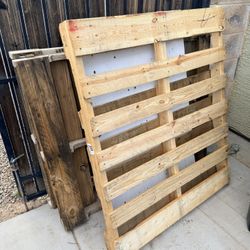 WOOD PALLETS 