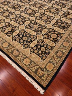 Silk & Wool Handmade Oriental Rug .