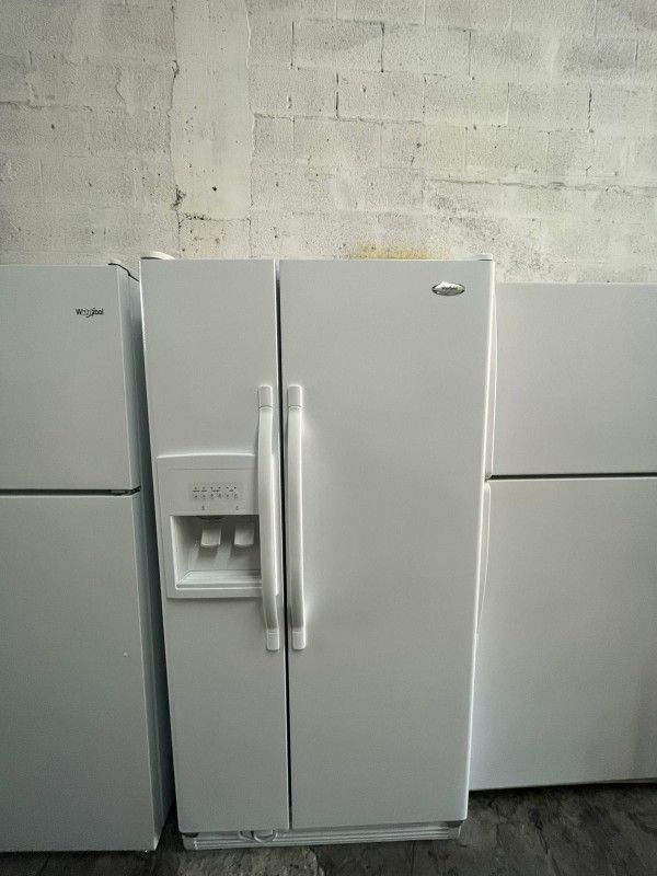 Refrigerator Whirpool 33 Inch Great Condition