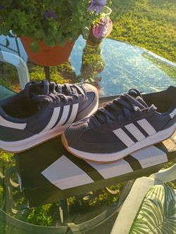 Adidas with gum bottom size 5 youth