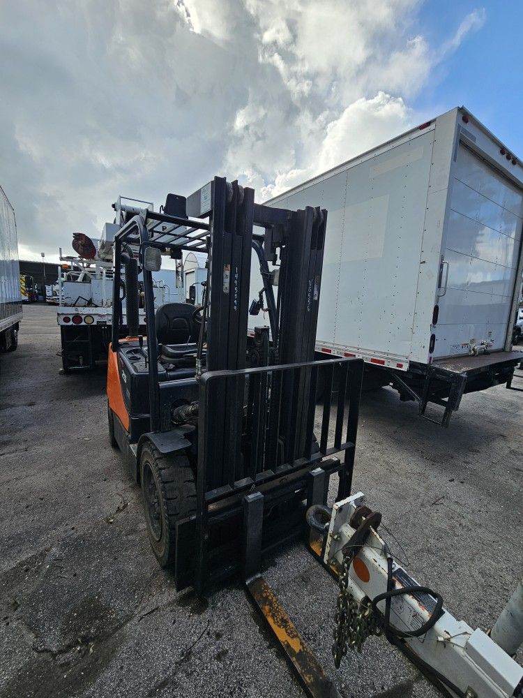 LOW HOURS FORKLIFT ππππ