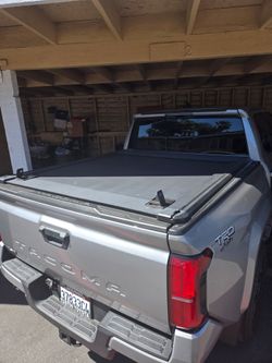 TOYOTA TACOMA 2024 SHORT BED RETRACTABLE  COVER