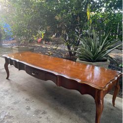 Beautiful Vintage Coffee Table In Good Condition