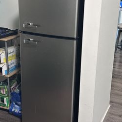 Frigidaire Mini Fridge And Freezer