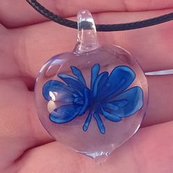 Vtg.LAMPGLASS BLUE FLOWER PENDANT NECKLACE- 18 IN.