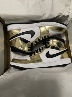 Jordan 1 Mid Metallic Gold