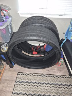 Set of 2 like new tires 275 25 26