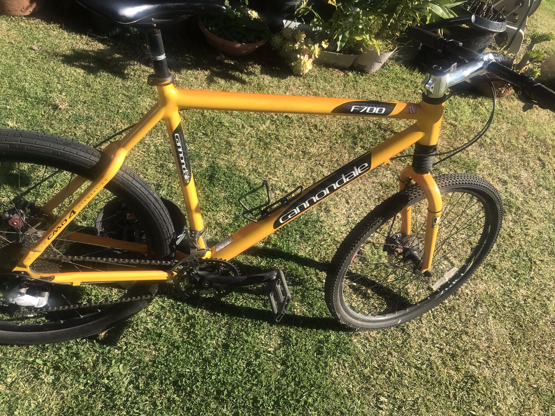 Cannondale F700 mountain bike in good condition and ready to