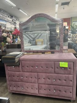 Dresser Velvet Pink