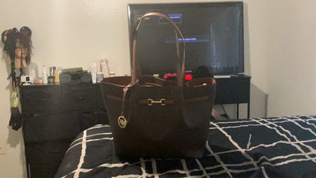👜 Michael Kors Brown Signature Tote Bag – Like New