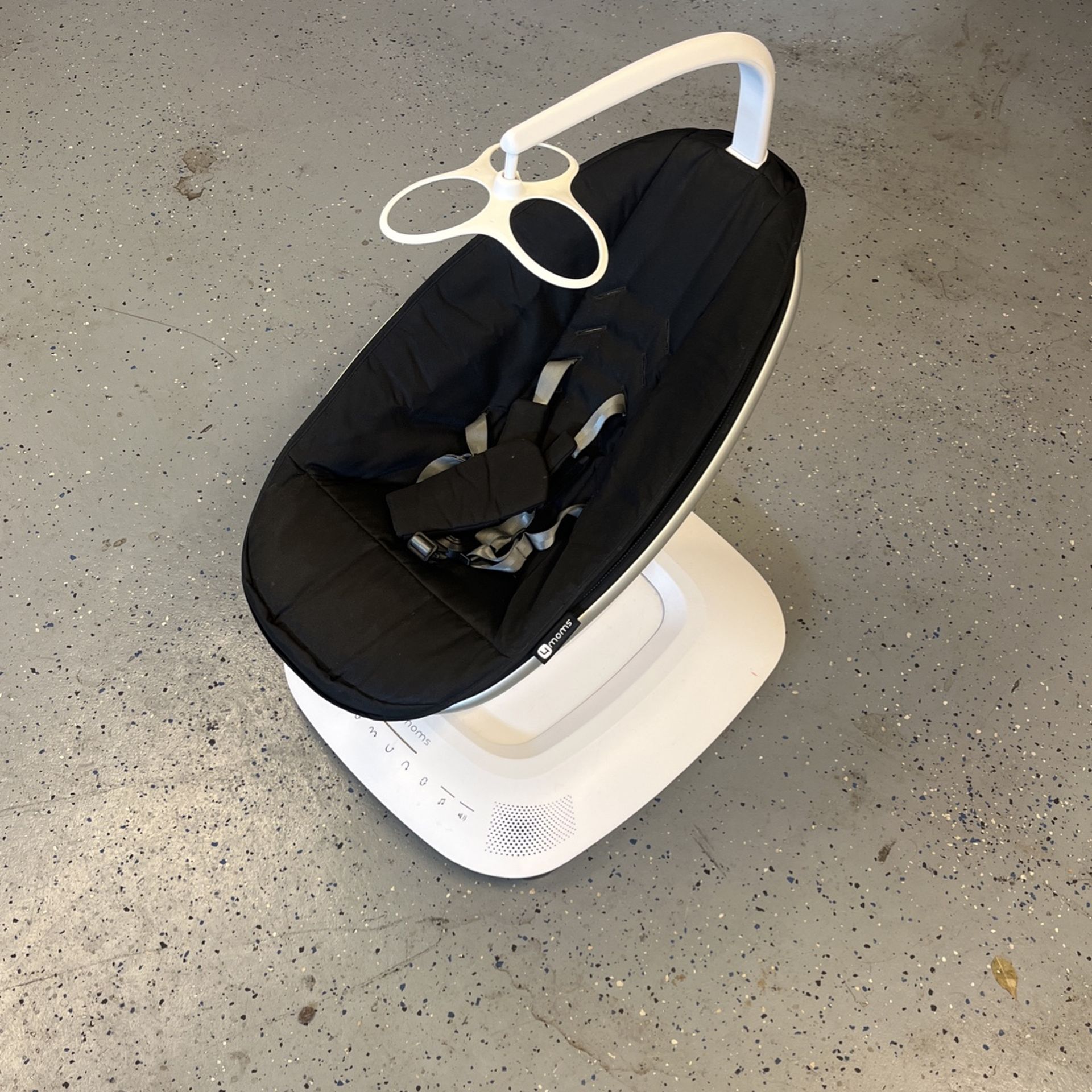 4moms 4 Moms MamaRoo Multi-Motion Baby Swing, Bluetooth Enabled with 5 Unique Motions
