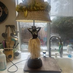 Bronze Hula Girl Lamp