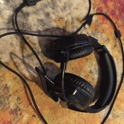 Gaming Headphones (USB/Aux Compatible)