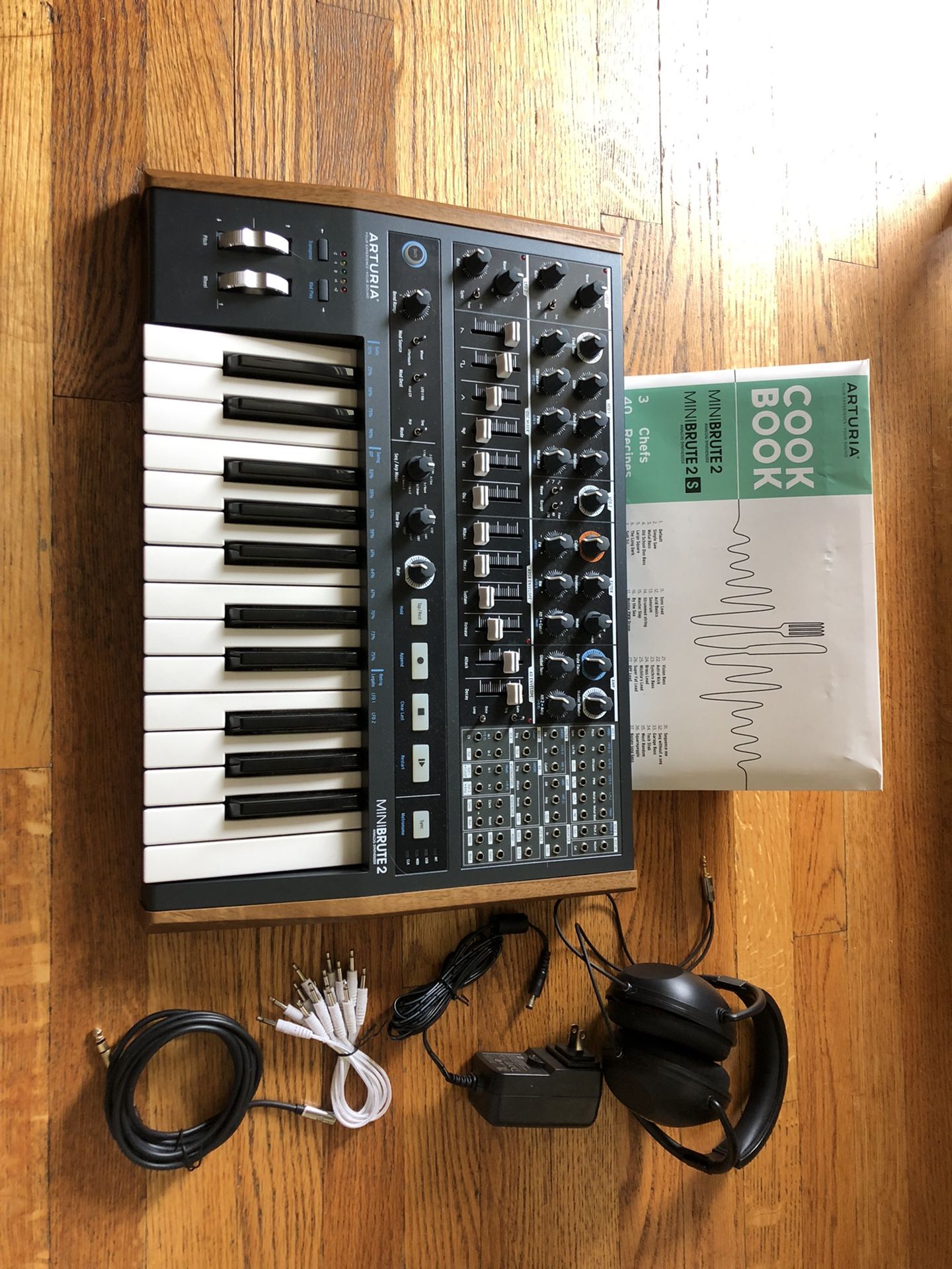 ARTURIA MINIBRUTE 2 Analog Synthesizer