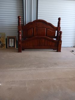 Vintage Solid Wood Queen Size Bed Frame And 2 Nightstands