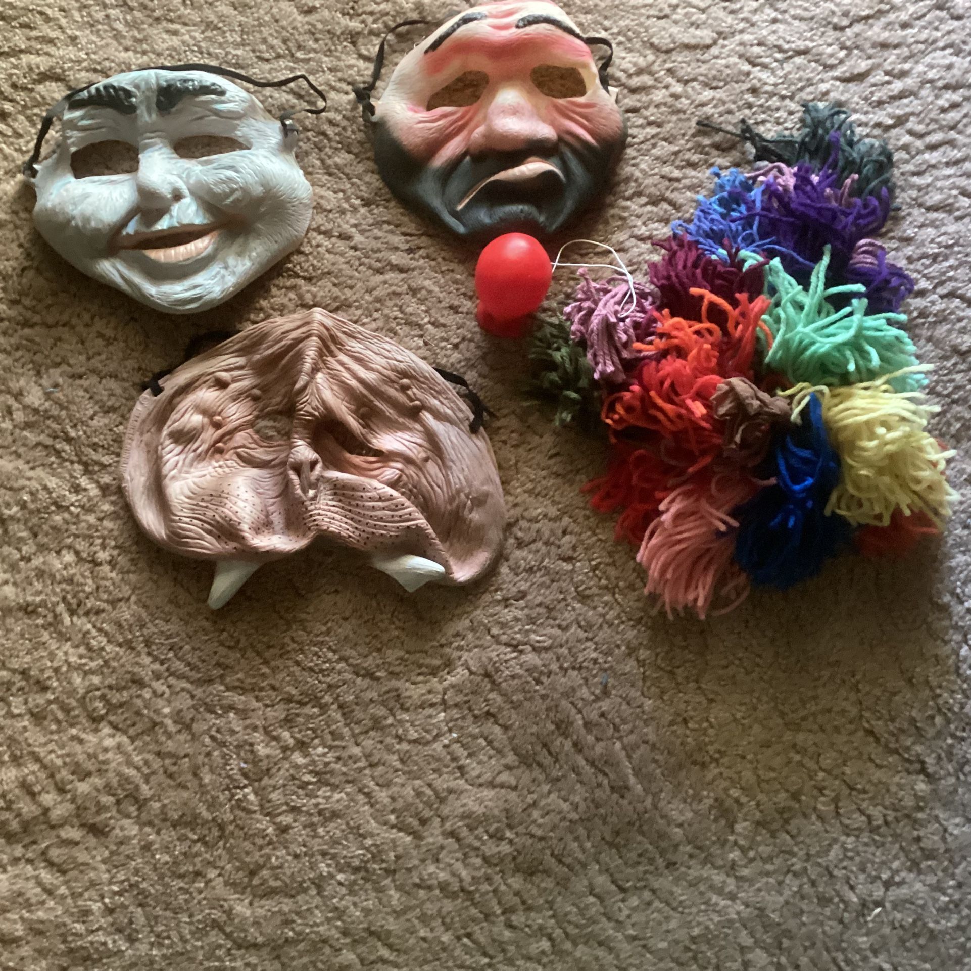 HALLOWEEN MASKS, CLOWN NOSE AND CLOWN WIG