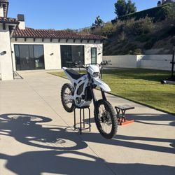 Surron Ultra Bee (TRADES, NOT FREE)