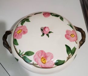 Vintage 1960’s Franciscan Desert Rose pattern covered vegetable bowl made in USA