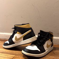 Air Jordan 1 Mid Black/White/Gold – Size 9