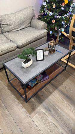 Coffee/ living room table