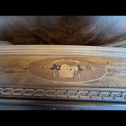 Beautiful Ohio  Antique Twin Bed/Dresser And Mirror Set - Taking Appointment TODAY! 