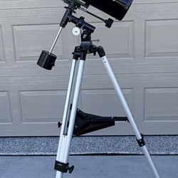 Orion SpaceProbe 130ST EQ Equatorial Reflector Telescope with 2 Eye Pieces and Finder Scope 