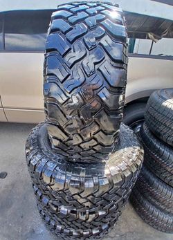 285/70/17 Falken Selling a set of 4 tires in excellent condition 🫡