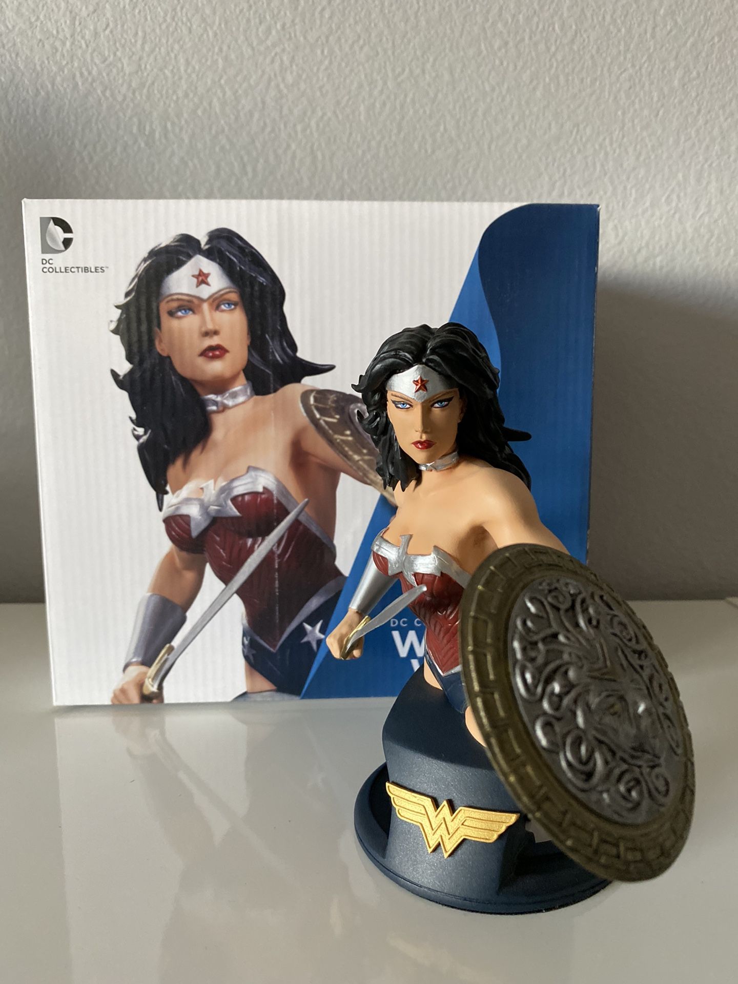DC Collectibles DC Comics Super Heroes Wonder Woman Bust Statue Jim Lee