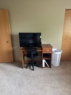 Like New Desk and Chair
