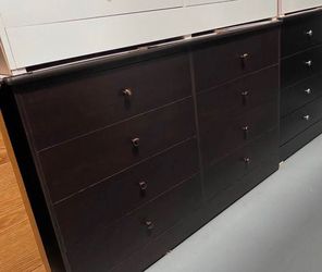 Eight drawers dresser