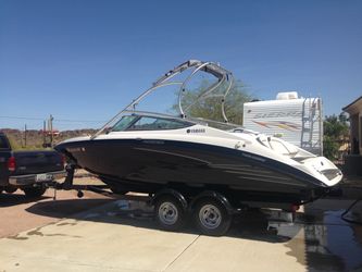 Yamaha Twin Engine Jet Boat with Tower