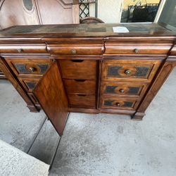 King Bedroom Set Ashley