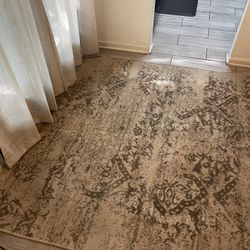 Rug 5’9 x 5’9