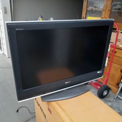 Sony 32-in Flat Screen With Remote