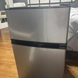 Insignia 3ft Mini Fridge