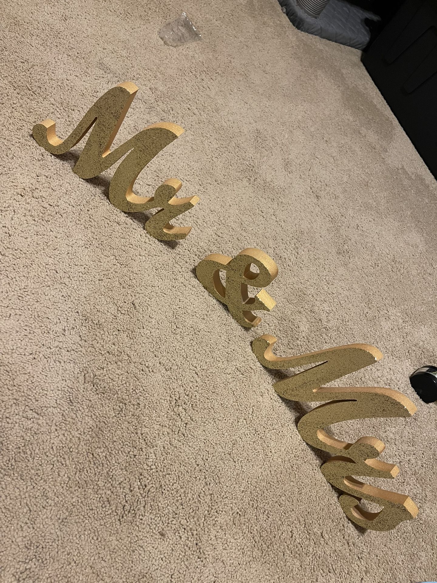 Mr & Mrs Sign