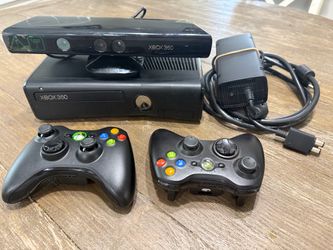 Xbox 360 S W/Kinect 2x Controllers Black Console