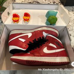 Two Air Jordan 1 mid for 50$