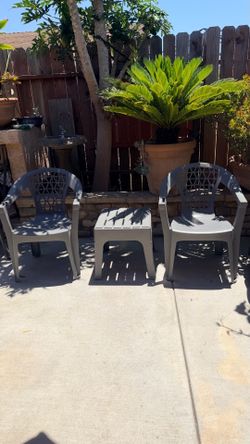 Outdoor chairs & table