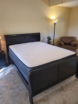 NEW QUEEN-SIZE MATTRESS AND BOX SPRING - 2PC